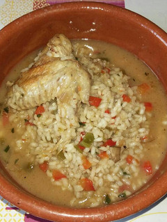 Una foto de Arroz caldoso con pimiento y alitas