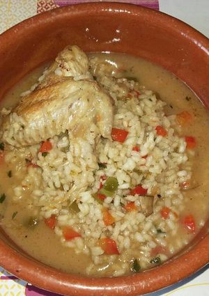 Foto principal de Arroz caldoso con pimiento y alitas