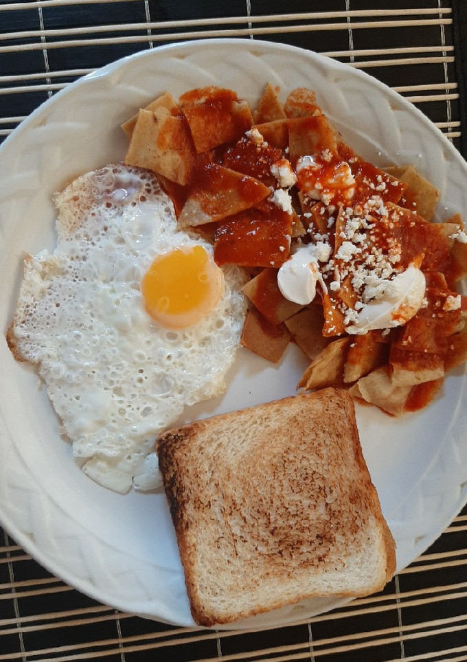 Una foto de Chilaquiles rojos para niños