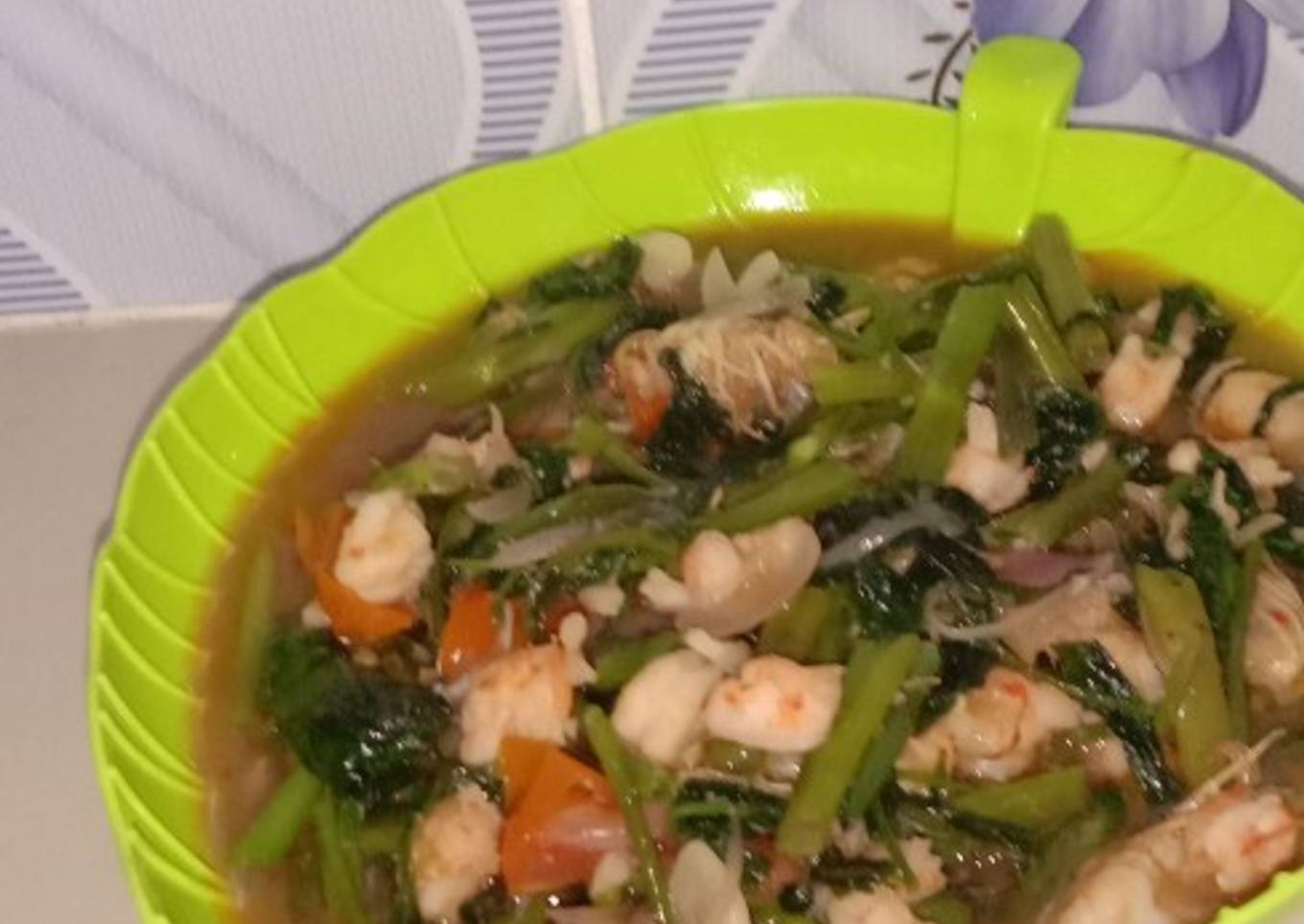 Udang goreng dengan kubis