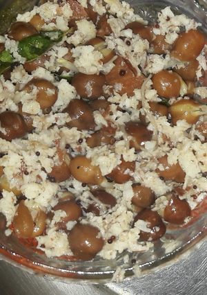 முளைகட்டிய கொண்டைக்கடலை சாலட் (Mulaikattiya kondakadalai salad recipe in tamil) செய்முறை முக்கிய புகைப்படம்