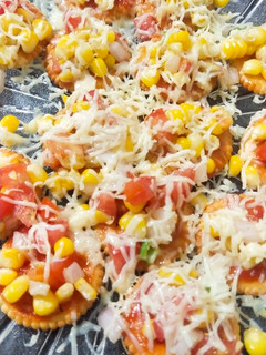 મોનેકો મીનીપીઝા (Monaco Mini Pizza Recipe In Gujarati) રેસીપી મુખ્ય ફોટો