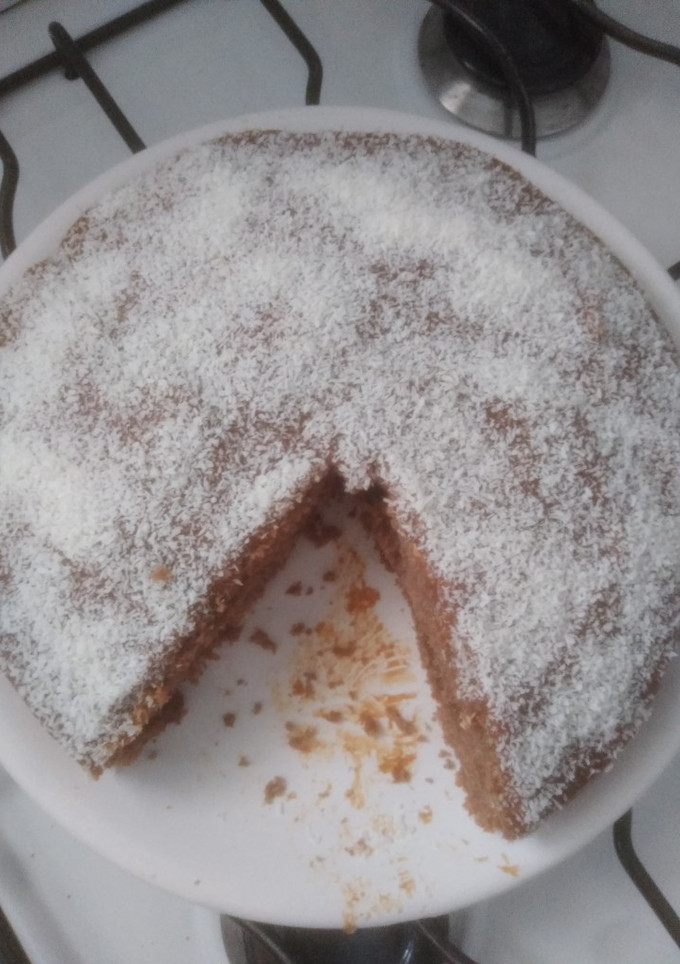 Una foto de Bizcochuelo de chocolate con dulce de leche y coco✨