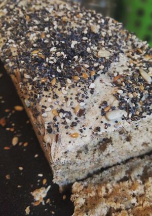 Una foto de Pan de molde, integral con semillas