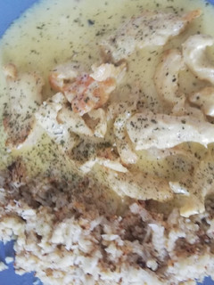 Una foto de Pollo al curry con arroz o con coliflor