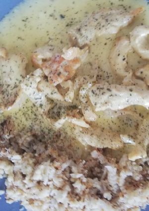 Una foto de Pollo al curry con arroz o con coliflor