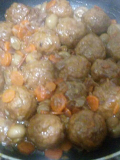Una foto de Albóndigas de ternera en salsa de setas y zanahoria