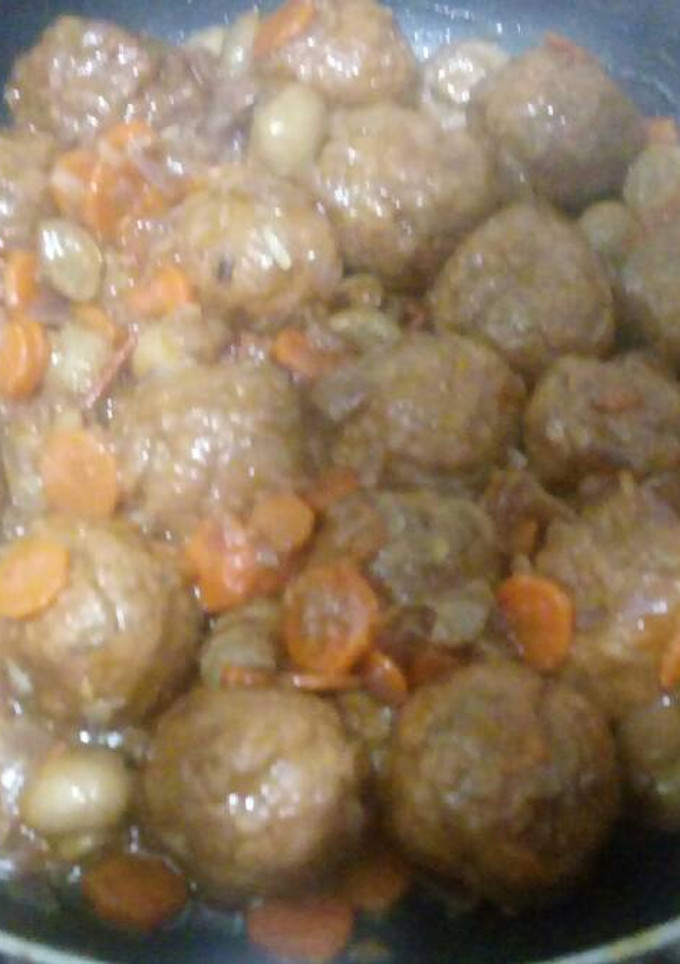 Una foto de Albóndigas de ternera en salsa de setas y zanahoria