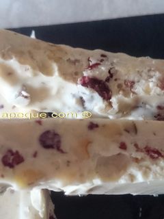 Una foto de Turrón de chocolate blanco y frutos secos con thermomix