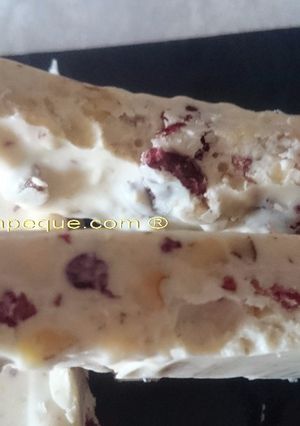 Foto principal de Turrón de chocolate blanco y frutos secos con thermomix
