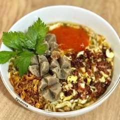 รูปของ Hot Mie Bakso Kuah Orak -Arik Kornet Telur