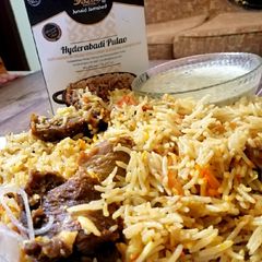 A picture of Hyderabadi yakhni pulao.