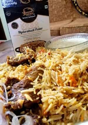 A picture of Hyderabadi yakhni pulao.