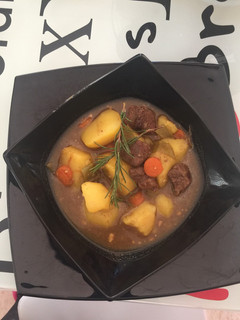 Una foto de Estofado carne y patatas