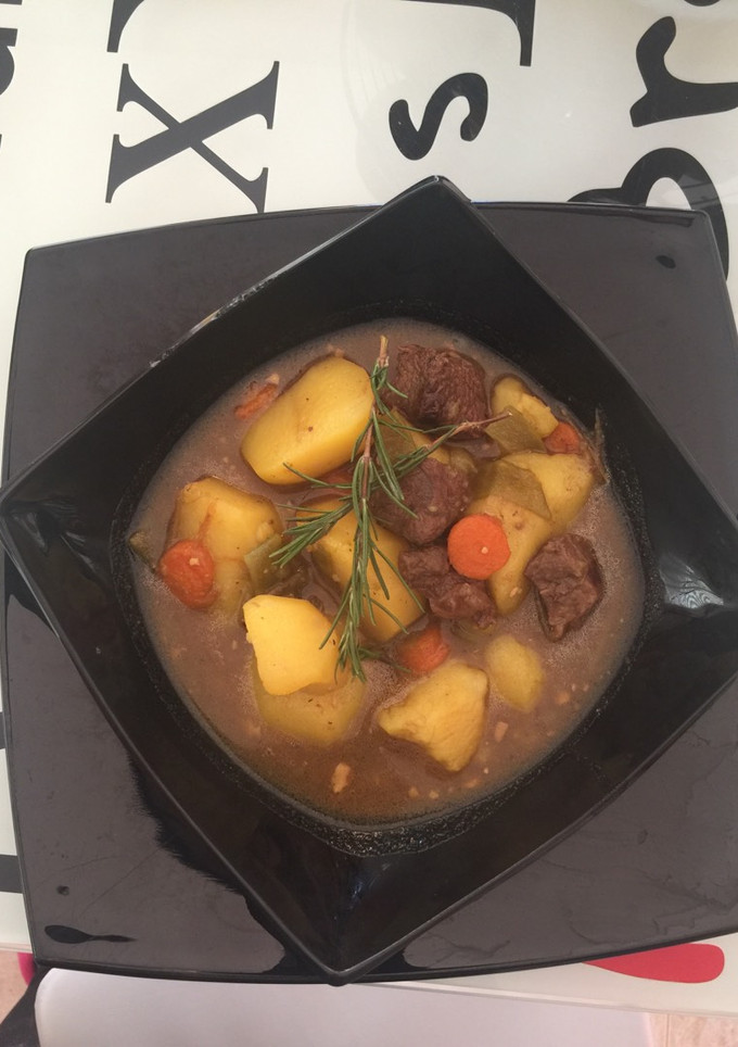 Una foto de Estofado carne y patatas