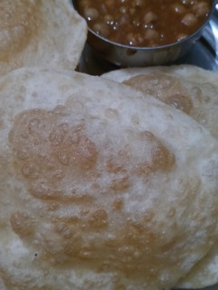छोले भटूरे (chole bhature recipe in Hindi) रेसिपी मुख्य फोटो