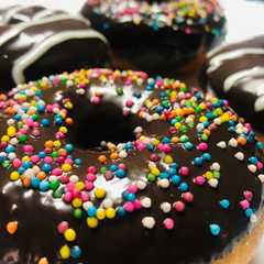 A picture of चॉकलेट डोनट 🍩.