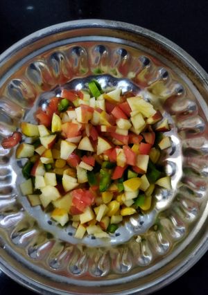 મિક્સ ફ્રૂટ વેજીટેબલ સલાડ (Mix Fruit Vegetable Salad Recipe In Gujarati) રેસીપી મુખ્ય ફોટો