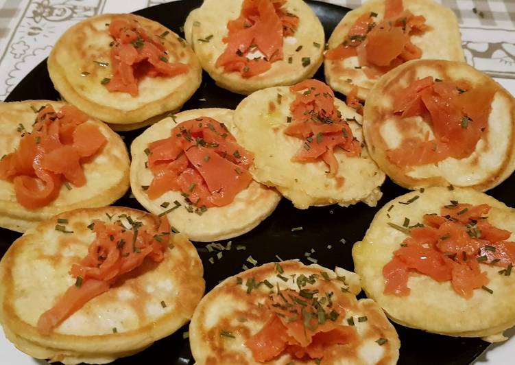 Steps to Prepare Veloce Pancakes al salmone e erba cipollina