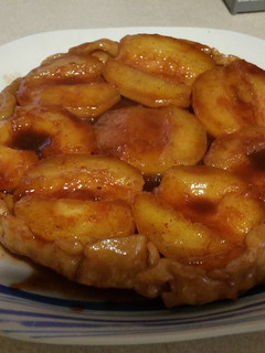 Una foto de Tatin de manzana con masa quebrada
