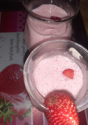 A picture of Strawberry shake.