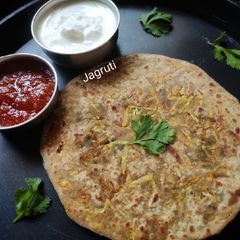 A picture of Patta Gobhi ka Paratha (Cabbage Paratha)!!.
