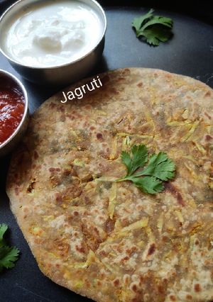 A picture of Patta Gobhi ka Paratha (Cabbage Paratha)!!.