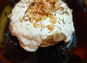 Foto di Flan di topinambur con fonduta al formaggio di capra erba cipollina e noci tritate