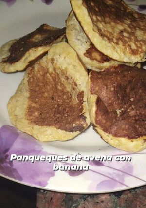 Una foto de Panqueques de avena y banana