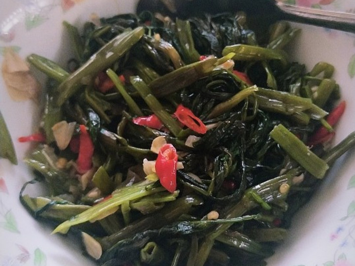 Cara Gampang Menyiapkan Tumis Kangkung Terasi yang Bisa Manjain Lidah