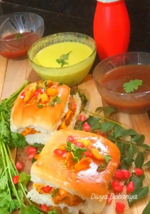 કચ્છી દાબેલી (Kutchhi Dabeli Recipe In Gujarati) રેસીપી મુખ્ય ફોટો