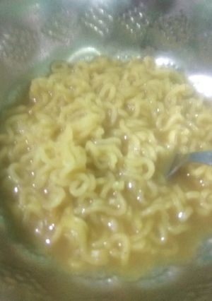 A picture of Maggi Soupy noodles.