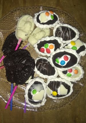 Una foto de Huevos de Pascua y chupetines de chocolate 🍫
