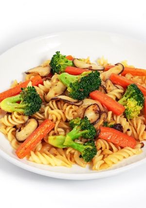 Hình của món Nui Xào Rau Củ.