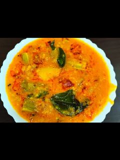 சவுத் இந்தியன் ஸ்டைல் சாம்பார் (South indian style sambar recipe in tamil) செய்முறை முக்கிய புகைப்படம்