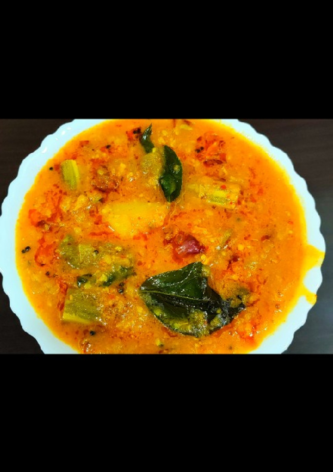 சவுத் இந்தியன் ஸ்டைல் சாம்பார் (South indian style sambar recipe in tamil) செய்முறை முக்கிய புகைப்படம்