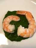 Code di gamberi grigliati su pesto di cavolo nero