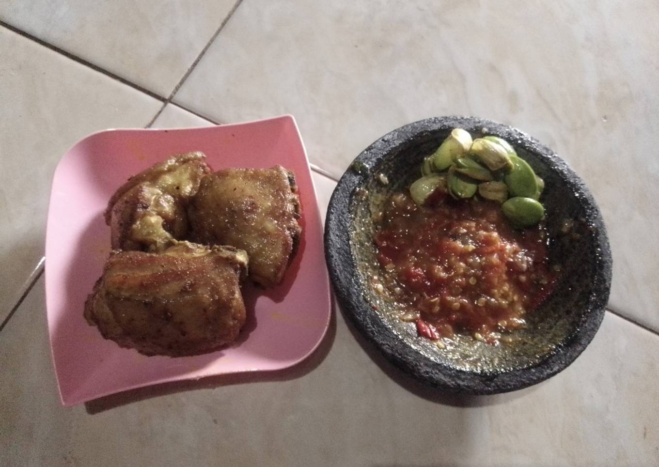 Ayam goreng bumbu marinasi