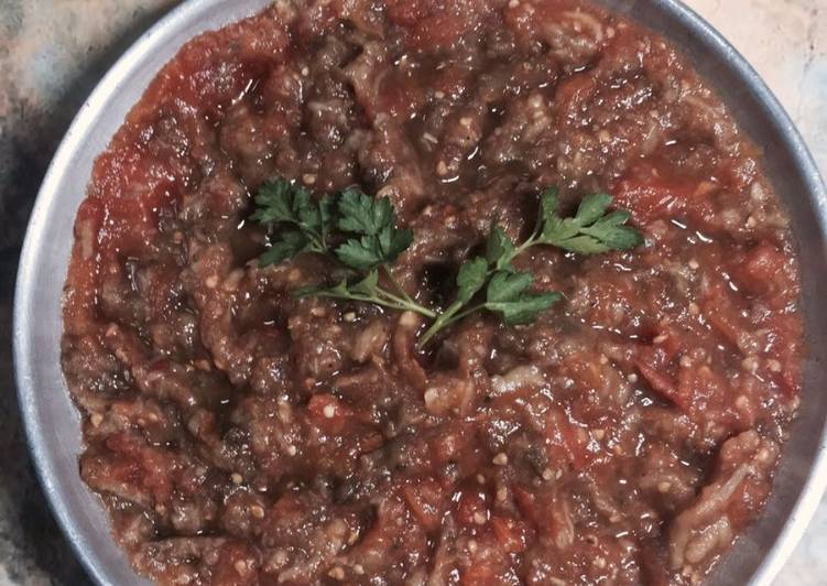 طريقة عمل متبل باذنجان بالبندورة