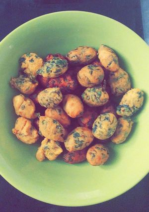 મેથીના મુઠીયા(Methi muthiya Recipe in Gujarati) રેસીપી મુખ્ય ફોટો