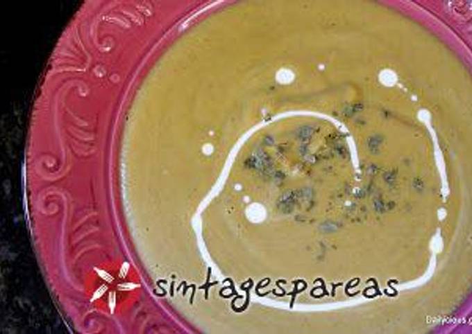 κύρια φωτογραφία συνταγής Σούπα κάστανο με καρότα και σέλερυ
