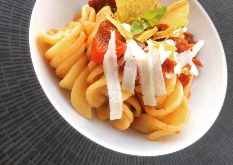 Easiest Way to Make Fatto in casa super veloce Fusilloni al doppio pomodoro, ricotta salata e cialda croccante