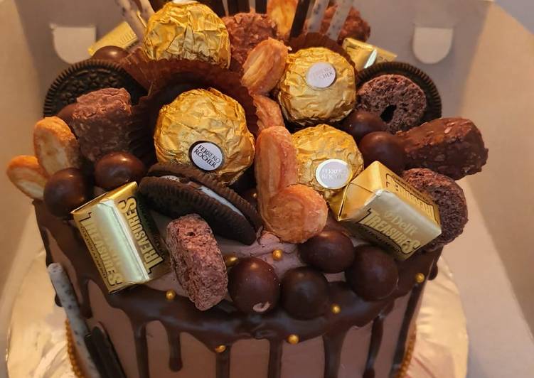 Full covered chocolate cake