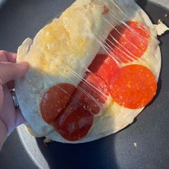 A picture of Quesaroni.