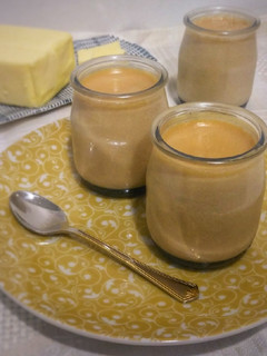 Una foto de Panna cotta de caramelo de mantequilla