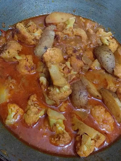 गोभी आलू करी(gobi aloo curry recipe in Hindi) रेसिपी मुख्य फोटो