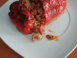 Pimientos rellenos de carne y piñones