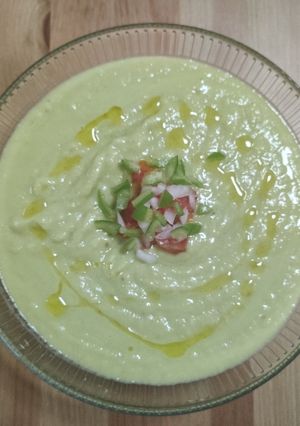 Una foto de Gazpacho de aguacate