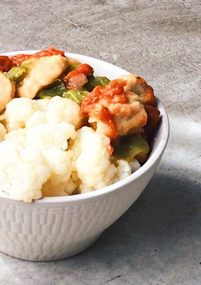 Una foto de Pollo a la cerveza con verduras en olla rápida