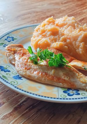 Una foto de Puré mixto con pechuga de pollo